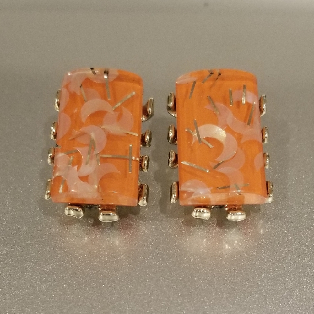 Vintage Orange And Confetti Clip-On Earring. 1" Long And .5" Wide - Picture 1 of 2